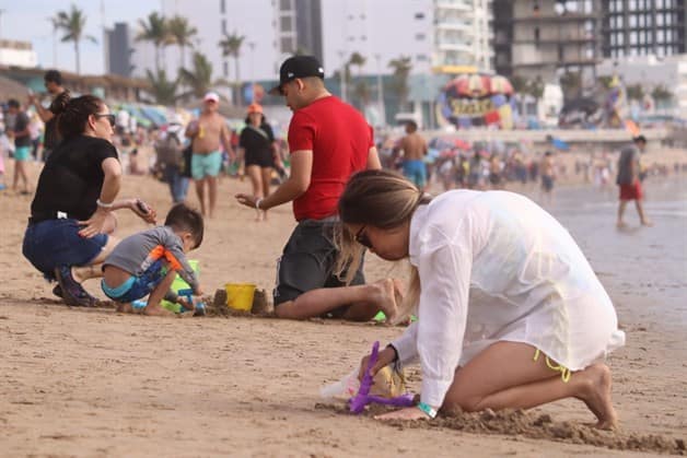 Thousands Of Tourists Visit The Beaches Of Mazatl N During Carnival   Banistas Mazatlan 13 