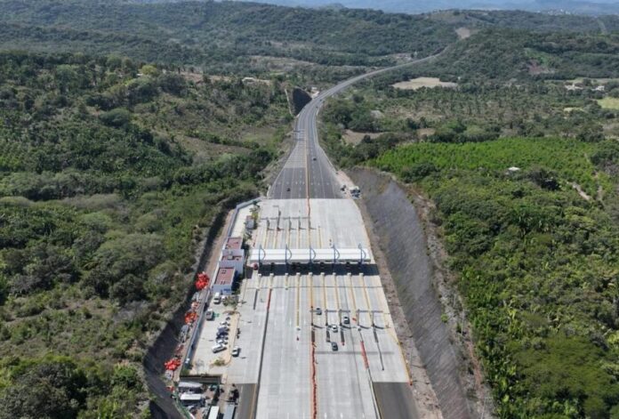 Autopista-Guadalajara-Puerto-Vallarta-trailero-da-opinion-experta-905x613-1