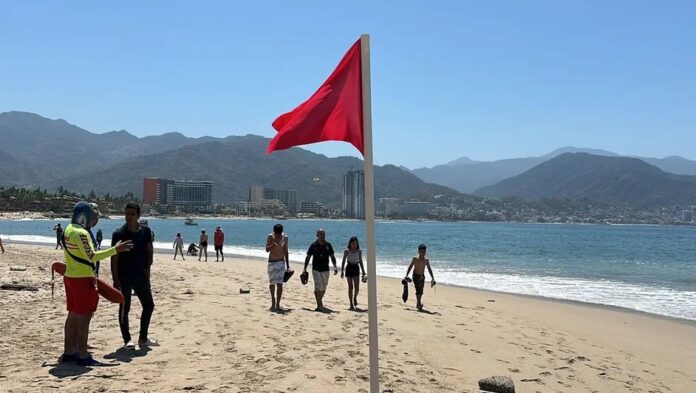 playas-puerto-vallarta-presentan-bandera