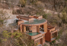 Casa Tobi: A Harmonious Blend of Nature and Architecture