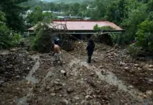 Landslide buries home in Santiago Ixcuintla, Nayarit; four rescued