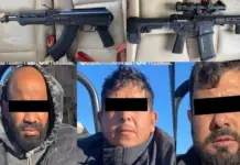 Seven men with long weapons traveling in a vehicle with US plates arrested in Baja California.