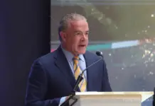 Arrest warrant issued for Raúl Rocha, owner of Miss Universe; he agrees to cooperate as a protected witness