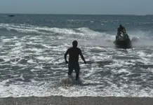 Lifeguards rescue 9 tourists in the sea off Mazatlán