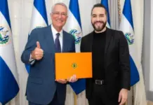 Salinas Pliego meets with Nayib Bukele and states: “If I were President, the priority would be the same.”