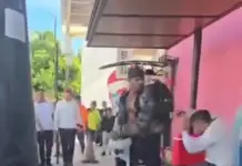 A fight between taxi drivers and a tourist in Playa del Carmen goes viral.