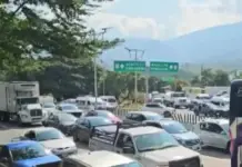 In Guerrero, student teachers block the Autopista del Sol highway after the cancellation of the meeting with the IGIFE (General Institute of Educational Physical Infrastructure).