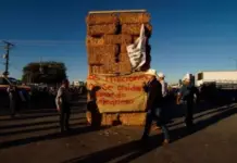 They estimate losses of 100 million pesos per day due to the blockade at the Mexicali-Calexico border crossing