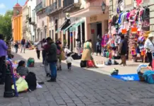 The formal sector of the Historic Center supports actions to regulate commerce