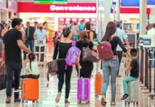 The municipal government responds that it will not let up on charging foreign tourists.