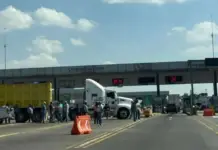 The Mexico-Queretaro highway has been blocked for six hours due to a protest by producers.