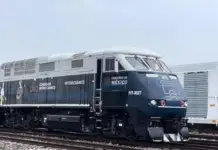 Old locomotives arrive in Coatzacoalcos and spark questions