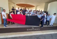 A strike breaks out at the Emporio Hotel in Zihuatanejo.