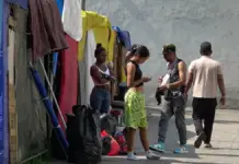 Migrants who stay in Mexico: how many are there, where do they live, and what do they do for work