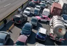Total chaos heading to Mexico City: blockade on the Mexico-Queretaro highway and other key roads.