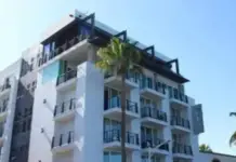 Seven Crown hotels charge a fee and guarantee in La Paz