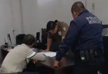 Undocumented immigrant is handed over to the INM after multiple arrests in Chapala