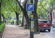 Which days in February will parking meters be free in Mexico City?