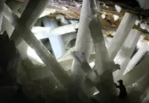 It looks like something from another planet! The Cave of Crystals in Naica: This is how they discovered this surreal place in Chihuahua
