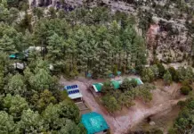 The Chihuahua Anti-Corruption Prosecutor’s Office seizes a cabin belonging to former governor Javier Corral; it is located in a protected area of the Sierra Tarahumara.