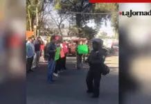 Protesters block the side lane of the Mexico-Queretaro highway; they demand a retaining wall along the Emisor Oriente canal.