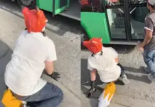 Driver in Nuevo León refuses to let Therian board bus; this is how he closed the doors of the vehicle on him