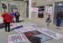 Protest against the release of the owner of the Plenitud crematorium in Ciudad Juárez; Chihuahua Attorney General’s Office asserts that the ruling is invalid