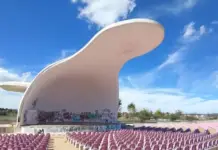 Despite the promise of rehabilitation, Concha Acústica de San Miguel is still abandoned