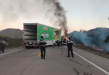 Sinaloa: armed subjects set fire to a truck and block the Mazatlan-Tepic highway