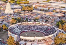 Go to the bullfights at the Plaza de la Luz, in León, Guanajuato