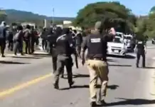 Road blockade in Chiapas leads to confrontation; 3 police officers injured