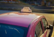 “I am a man”: Passenger refuses to get into a pink flatbed car in Puerto Vallarta | VIDEO