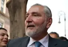 What are the risks of being friends with Adán Augusto López in Nuevo León?