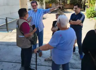 Residents of the Gaviotas neighborhood protest against seafood and beer business in Mazatlán