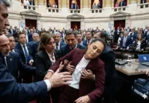 15 MINUTES AGO: Panic and anxiety spread through the crowded Chamber of Deputies in Mexico City