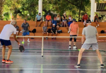 The foreign tourist season hasn’t been very good, residents of Zihuatanejo complain.
