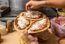 This place in downtown Mexico City has a secret “red” sauce that has been winning people over for more than 60 years: everyone comes back for it.
