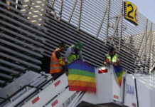 A “rainbow flight” from Paris lands in Mexico; it seeks to raise awareness of the fight against LGBT+ discrimination.