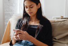 Mexico registered one million cell phone lines in six days, but more than 110 million are still needed before the deadline.