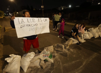 Avenues in Querétaro closed due to lack of electricity