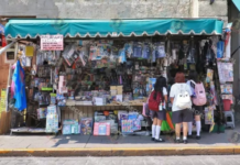 Oaxacan newspaper vendors overcome crises and adversities