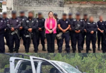 Eight municipal police officers from Coeneo arrested.