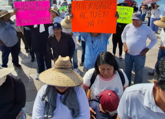 Beach Vendors Protest Commercial “Piracy” in Mazatlán; Government to Analyze the Problem