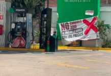 Oaxaca gas stations called out for selling fuel at high prices.