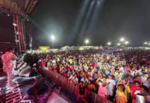 They get more than 30,000 people singing and dancing in Playa del Carmen.