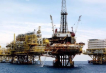 Armed group raids Ku-Maloob-Zaap oil complex in Campeche.