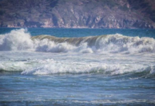 Mazatlán closes beaches; warns of swells and waves