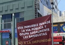 Street and Sidewalk Blockades Become an Out-of-Control Problem in Zihuatanejo