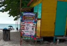 Foreigner appropriates beach in Chuburná, Yucatán