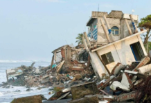 The sea erased a place filled with memories; Hurricane Genevieve sweeps away a hotel in Colima.